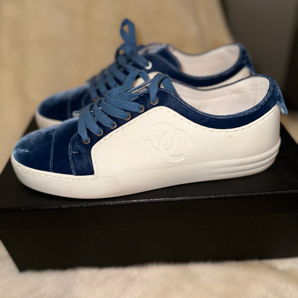 CHANEL Sneakers - Picture 2 of 3